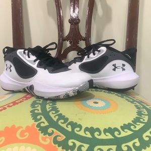 Kids Under Armor EUC basketball shoes